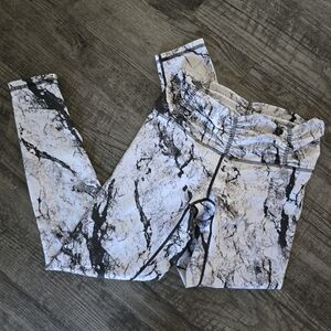 Body Language Capri Marble Print Women's Leggings